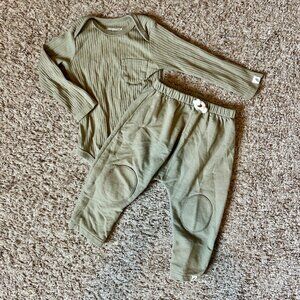 Easy-Peasy Green Monotone Set I Size 12M I GREAT condition